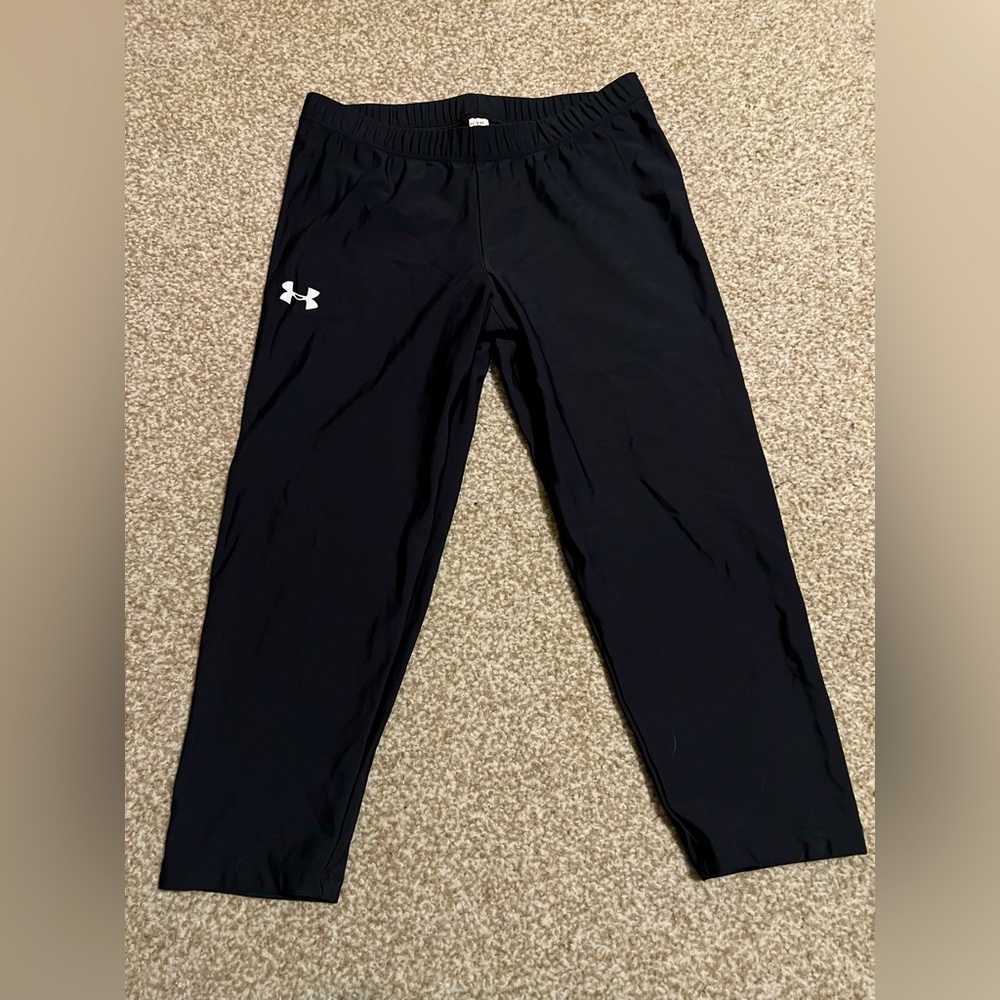 UNDER ARMOUR activewear CAPRI pant. Size S. BLACK.